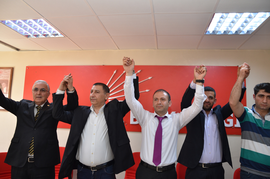 Ardahan'da CHPye katılımlar tüm hızıyla sürüyor
