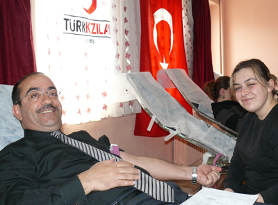 İmam Hatip Lisesi Öğrencilerinden Kızılay&#8217;a Kan