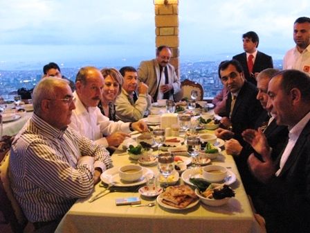 kendileri değil, İftar bir araya getirdi
