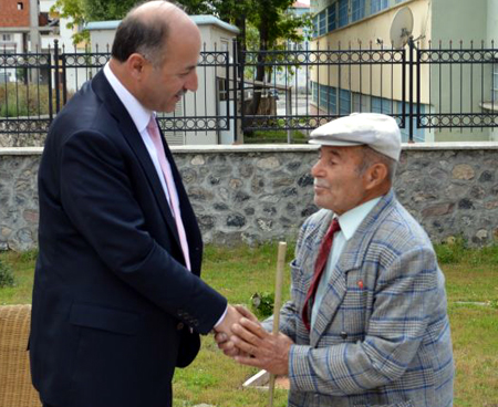 Vali Azizoğlu'ndan Anlamlı Bayramlaşma