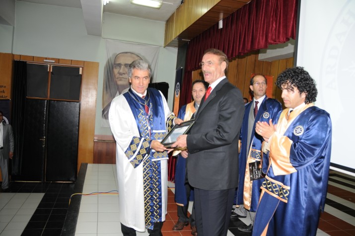 Ardahan Üniversitesinden,Aşık Şeref Taşlıova´ya Fahri Doktora Ünvanı