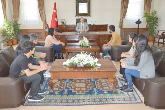 Ardahanlı Tiyatroculardan Vali Azizoğlu'na ziyaret