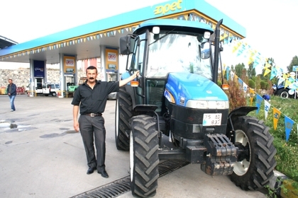 Orhan Toprak ''New Holland'' Ardahan Bayiliğini aldı