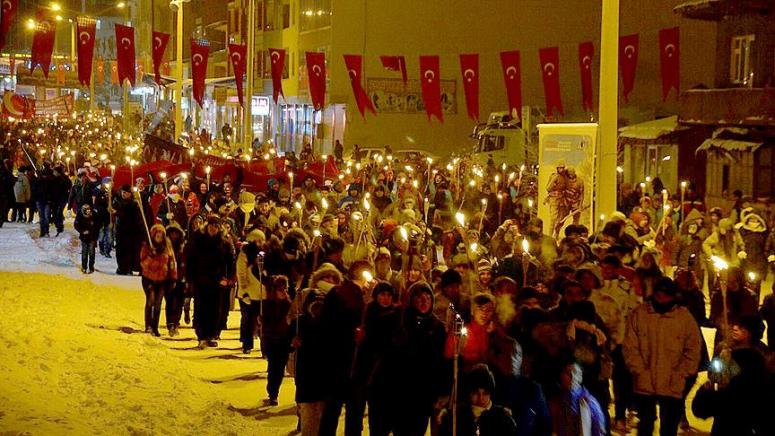 Sarıkamış şehitleri için eksi 18 derecede yürüdüler
