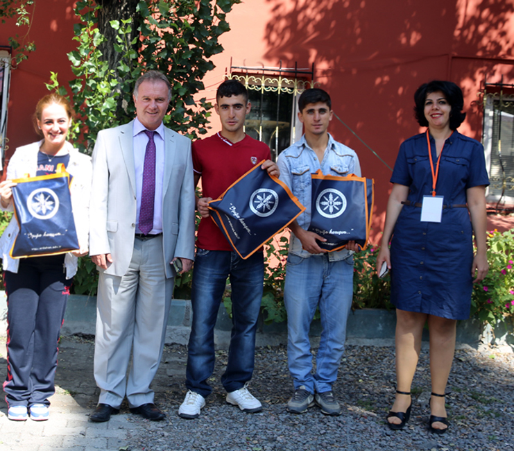 Bin 122 öğrenci Ardahanda