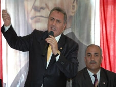 FLAŞ: "SAFFET KAYA'YA YUMURTALI  PROTESTO"