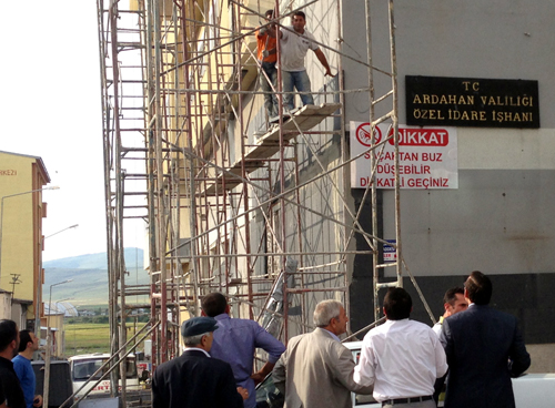 Ardahan Özel İdarede ışık kavgası