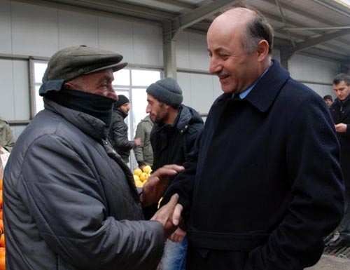 Vali Azizoğlu'ndan Halk Pazarına ziyaret