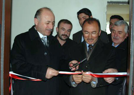 Vali Azizoğlu, Köksoy'u yendi!