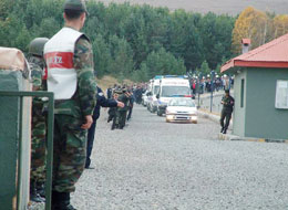 AK Partililer uyusun, Göle'deki kışla kapatılıyor!