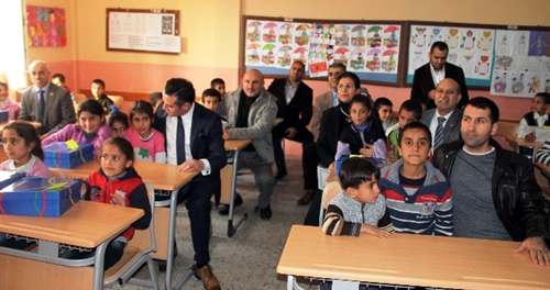 Kaısiad'dan 750 Öğrenciye Kışlık Bot Yardımı