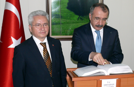 Milli Eğitim Bakanı Ömer Dinçer Ardahanda