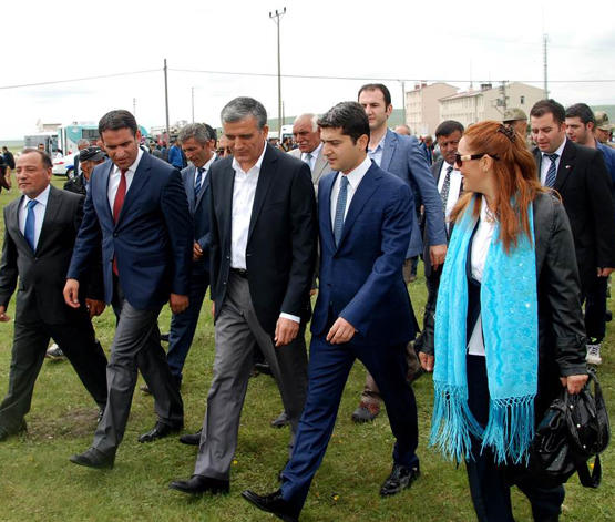 Damal'da Atatürk'ün Silüetine bulut engeli