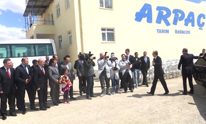 Tarım Bakanı Eker,Göle'li ARPAÇ çiftliğinde Önemli açıklamalar yaptı!