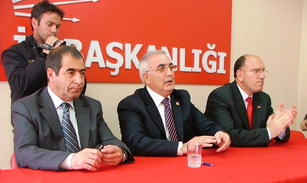Öğüt; "Saffet Kaya, Ardahan için yapacağım çalışmaları engelliyor" dedi.