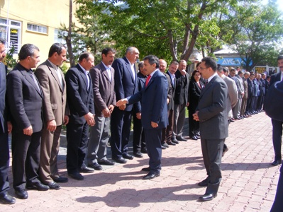 Valiye destek sürüyor