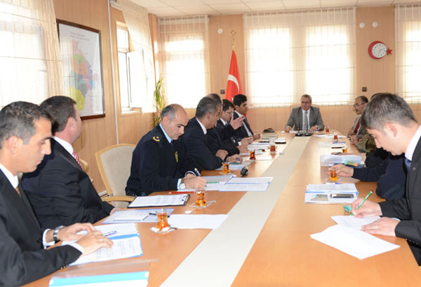 Valilikte okul ve seçim güvenliği için toplantı