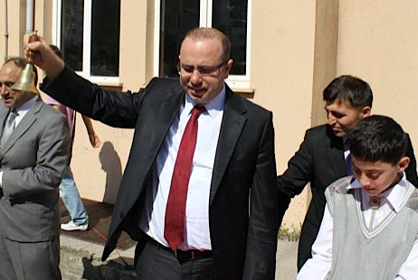 İlk Ders zilini Kaymakam Altun çaldı