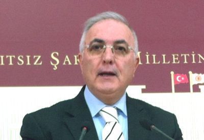 Ensar Öğüt'ten samanlı basın toplantısı