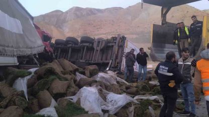 Erzincan’da tır kazası: 2 yaralı