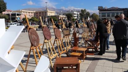 İhtiyaç sahibi öğrenciler için hayır çarşısı düzenlediler