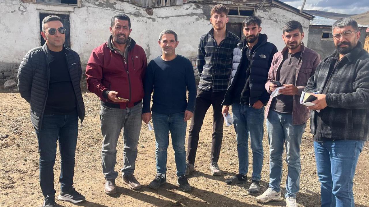 Aday Sarıkaya, Hanak ve Posof&#039;ta üreticilerle buluştu