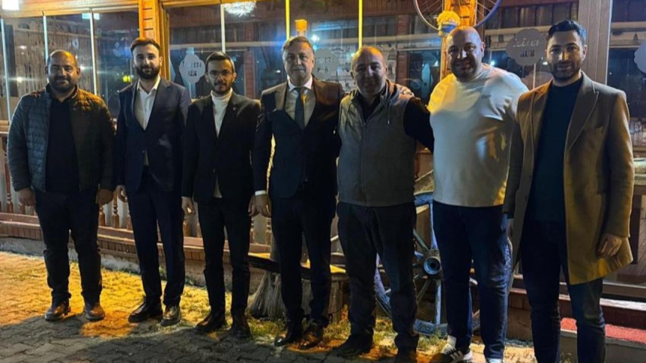 AK Gençliğin mimarları selefiyle buluştu