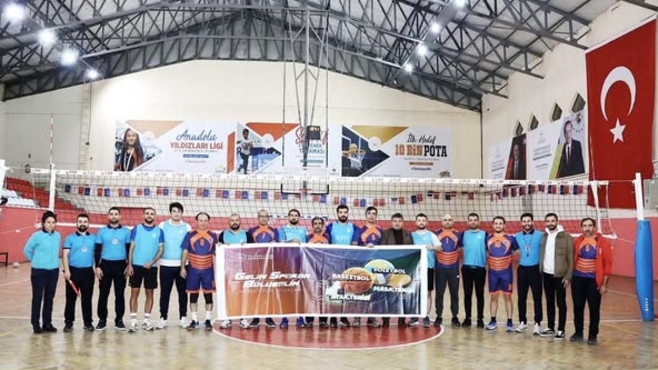 Ardahan Üniversitesi voleybol takımı çeyrek finale yükseldi