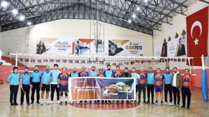 Ardahan Üniversitesi voleybol takımı çeyrek finale yükseldi