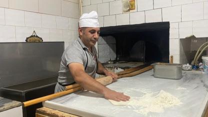 Ardahan’ın Nusret’i Şahin Usta’nın yaptığı pideler kendi müdavimlerini ortaya çıkardı
