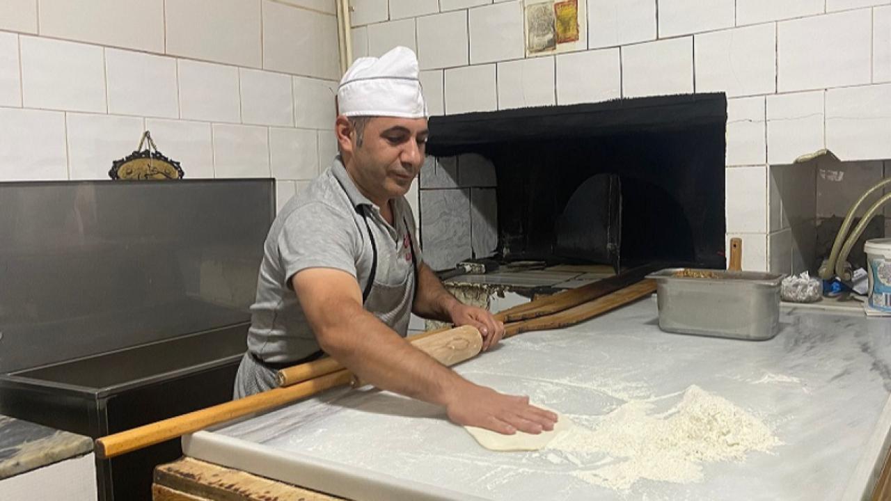 Ardahan’ın Nusret’i Şahin Usta’nın yaptığı pideler kendi müdavimlerini ortaya çıkardı