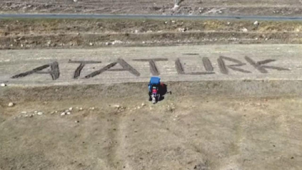 Ardahanlı çiftçi Atatürk’ün adını tarlasına yazdı