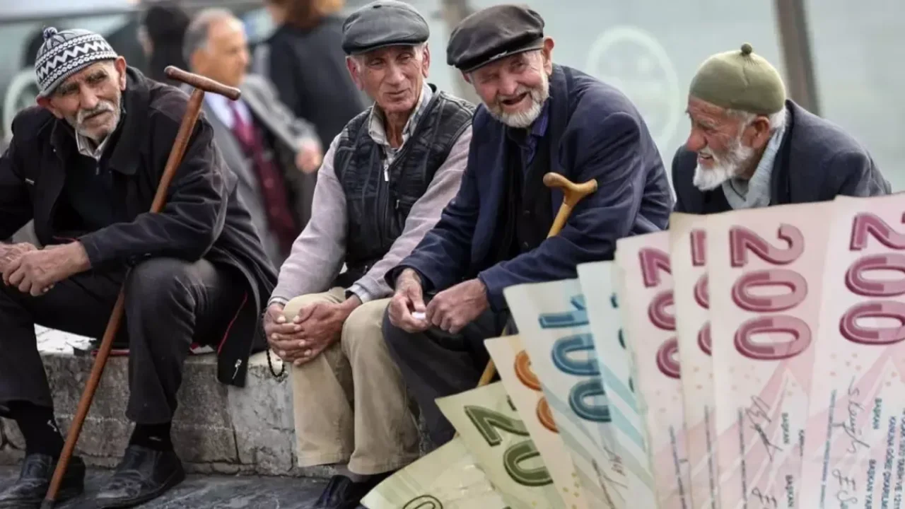 Bankaların emekli promosyon yarışı hız kazandı! İçlerinden biri 32 bin TL&#039;ye kadar çıktı