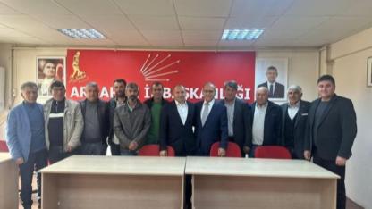 CHP Ardahan İl Başkanı Yunus Dündar ziyaretçilerini ağırlıyor
