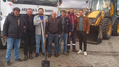 CHP’li İl Genel Meclis Üyesi Karatay, Çardaklı köyünde yapımı süren yol çalışmasını inceledi