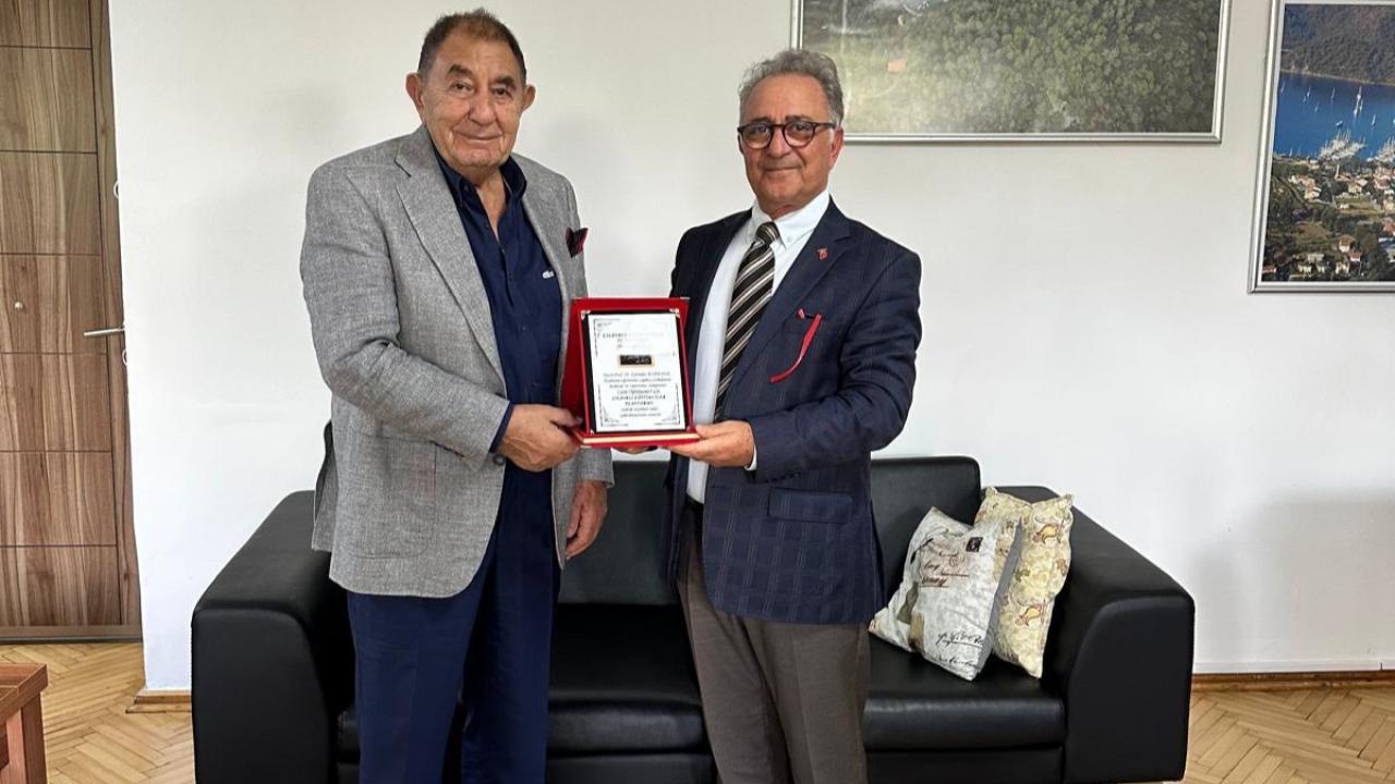 Emekli öğretmenlerden Esfender Korkmaz’a teşekkür
