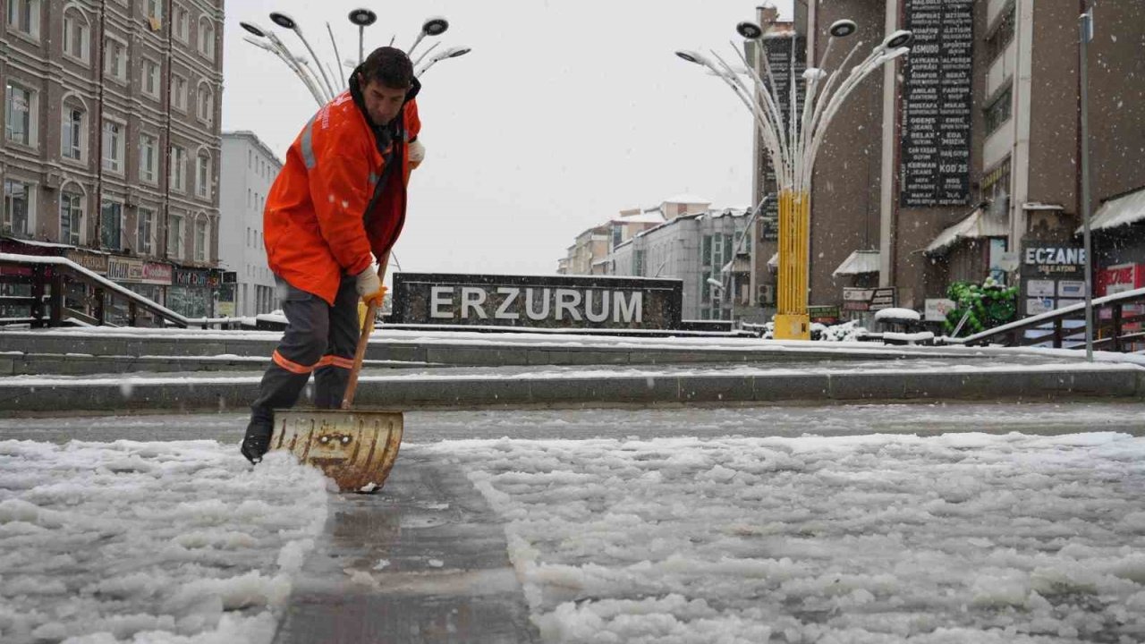 Erzurum güne kar ile uyandı