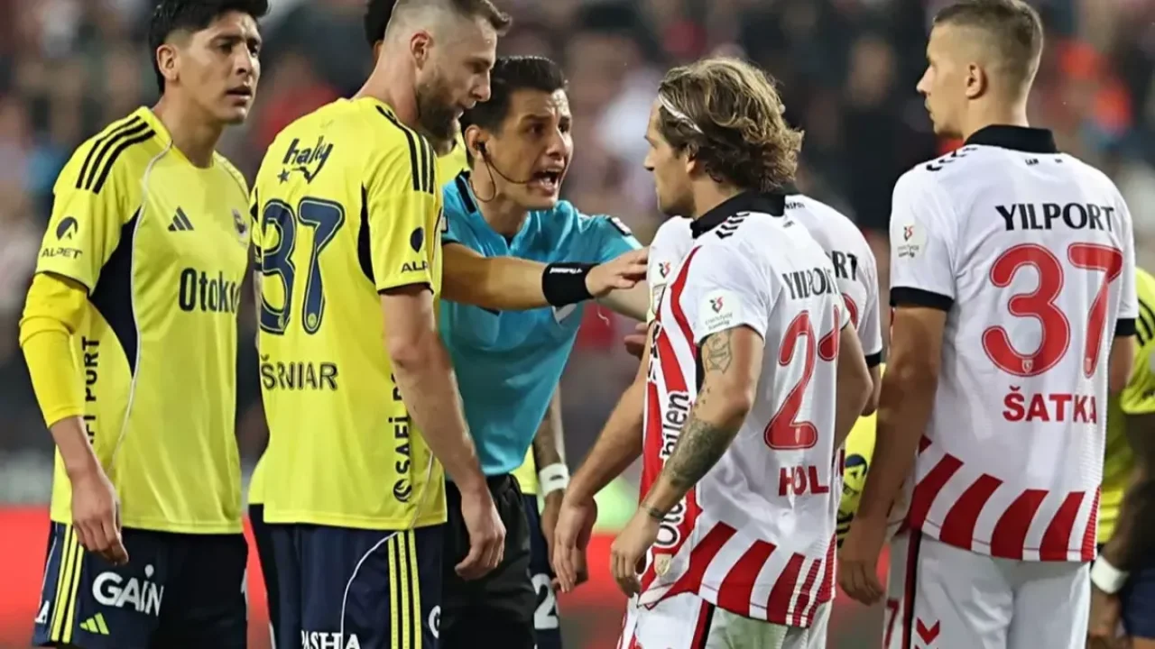 Galatasaray&#039;ın puan kaybettiği hafta Samsun&#039;dan Fenerbahçe&#039;ye çelme