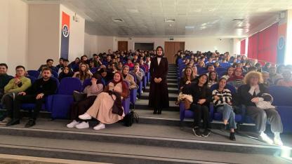 Gençler kadına şiddete karşı bilinçleniyor