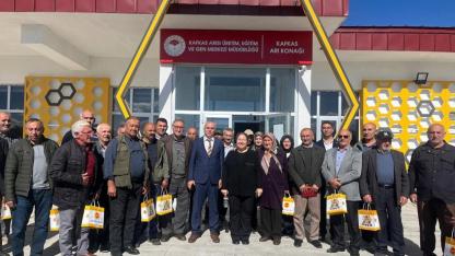 Kafkas Arısı Gen Merkezi arıcılara eğitim verdi