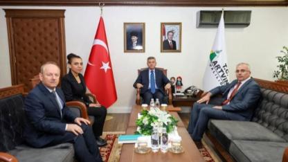 Kafkas Arısı Üretim Merkezi’nden Vali Ergün’e ziyaret