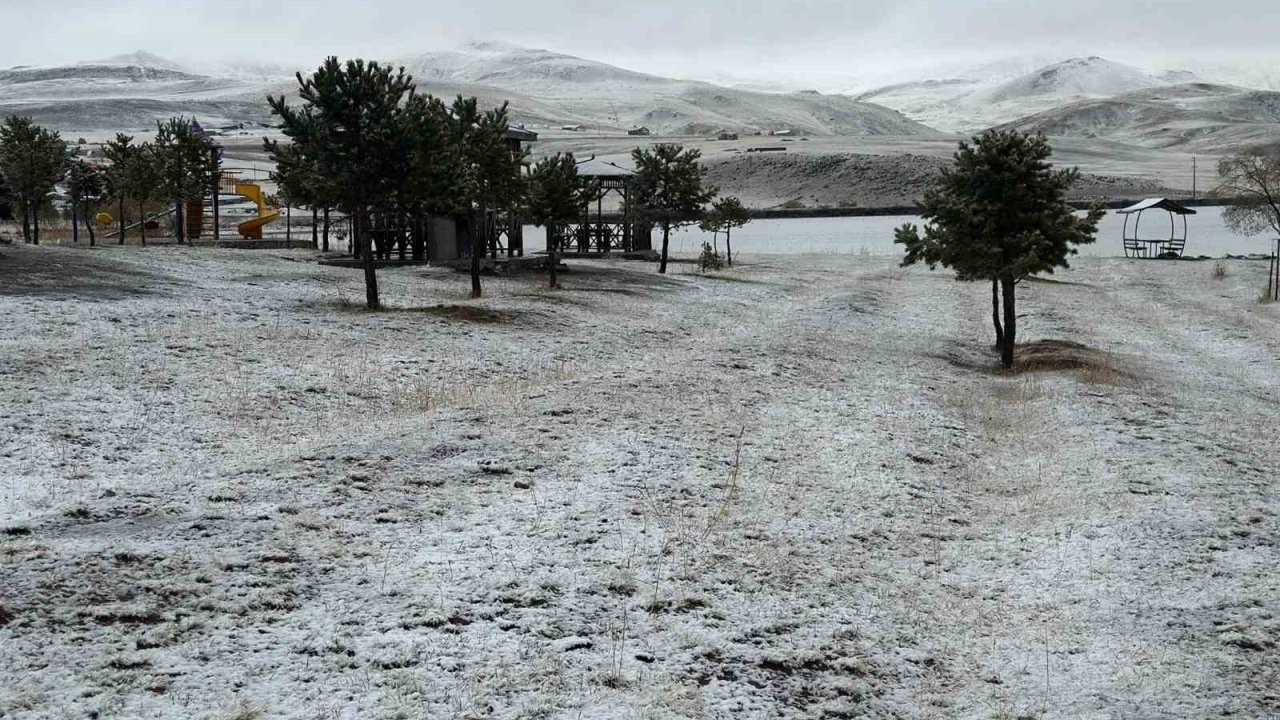 Karayazı’da karla gelen güzellik