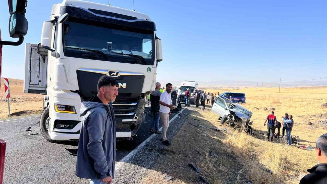 Otomobil ile tır çarpıştı: 1 yaralı