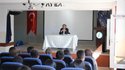 Yazar Hüseyin Akın, öğrenci ve öğretmenlerle buluştu
