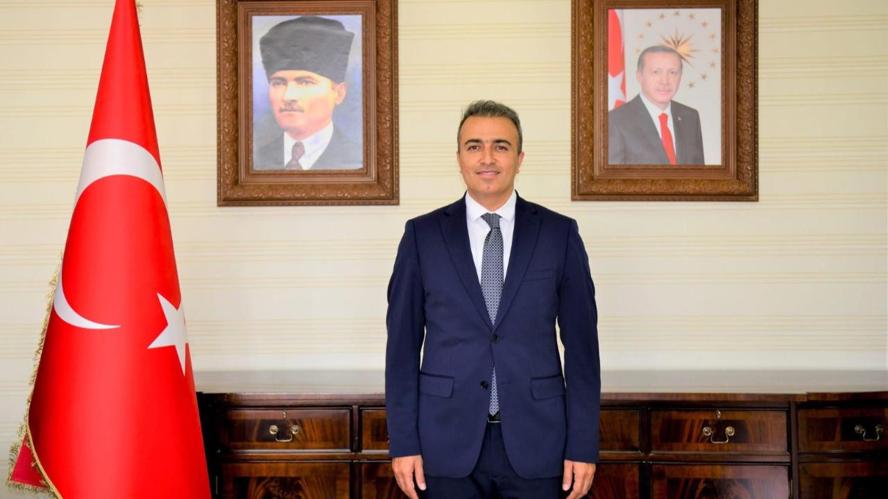 Vali Çiçek, Gazetecilerin Gününü kutladı