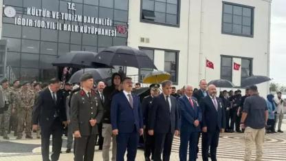 "Valiye şemsiye var, gazilere yok" haberini yapan muhabir gözaltına alındı
