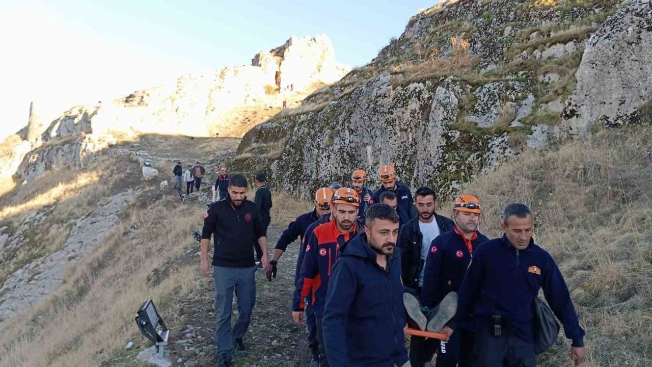 Van Kalesi’nden düşen kişi ağır yaralandı
