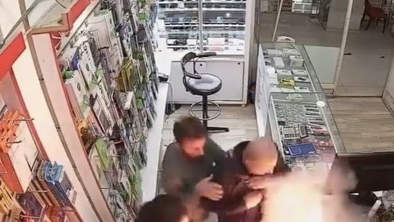 Van’da cep telefonu bataryası bomba gibi patladı