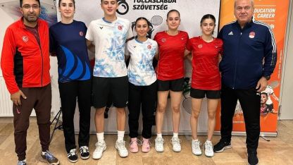 Milli badmintoncular Avrupa’da yarı finalde