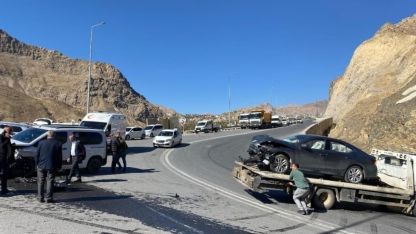 Hakkari-Van karayolunda trafik kazası: 3 yaralı
